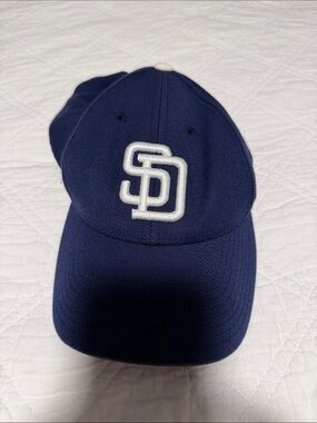 Vintage: Good condition, San Diego Padres Navy Baseball Cap with White SD Logo